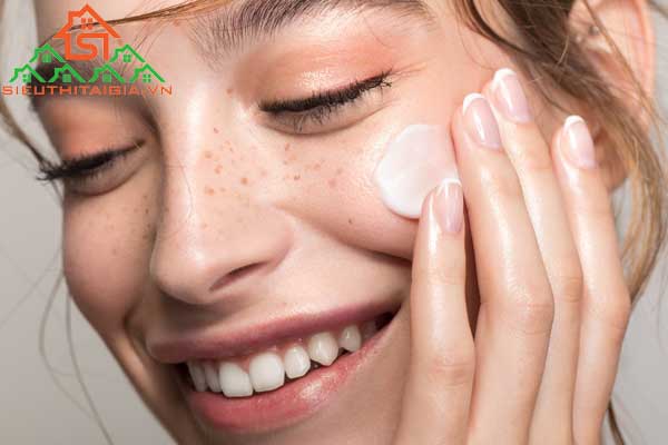 các bước skincare cho da dầu mụn ẩn