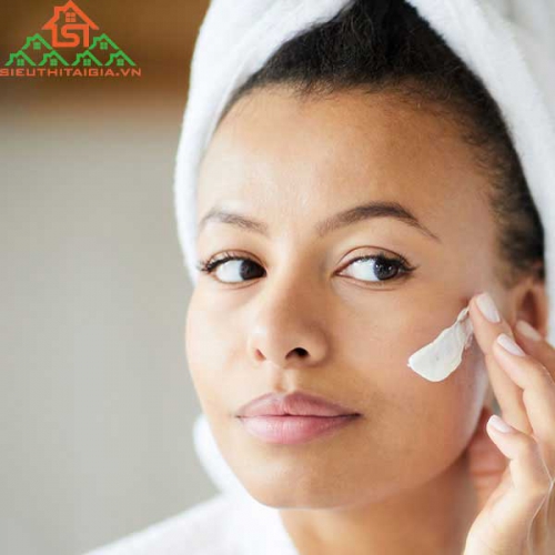 Các Bước Skincare Cho Da Dầu Mụn Nhạy Cảm Mà Bạn Cần Biết