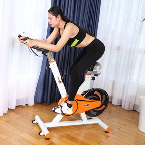 Thể dục buổi sáng hiệu quả với chạy bộ và xe đạp tại chỗ
