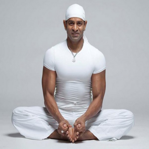 Những Bài Tập Yoga Của Master Kamal Đốt Cháy Mỡ Thừa Hiệu Quả