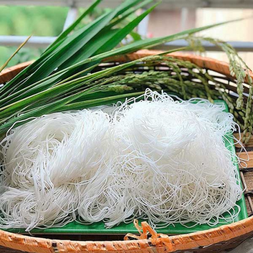 100g miến bao nhiêu calo? Ăn miến có tăng cân không?