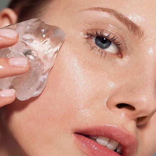Chườm đá lên mặt bị bỏng lạnh phải làm sao?