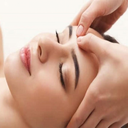 Hướng dẫn chi tiết cách bấm huyệt chữa mặt lệch