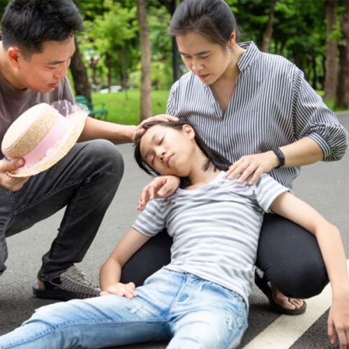 Say nắng là gì? Triệu chứng cho thấy bạn đang say nắng