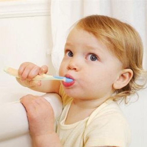 Trẻ em lỡ ăn kem đánh răng có sao không?