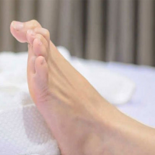 Bị căng cơ bắp chân, chuột rút khi ngủ phải làm sao?