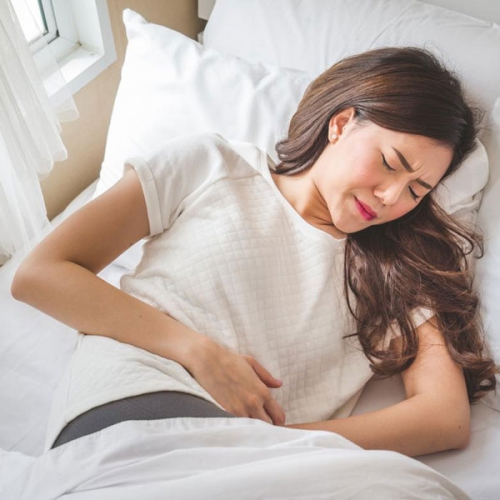 Uống nước rau ngót khi có kinh được không?