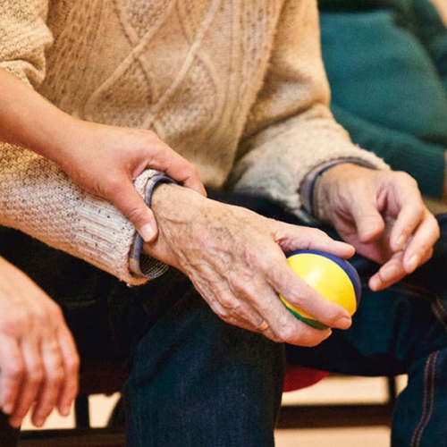 Bệnh Parkinson là gì? Mức độ nguy hiểm ra sao?