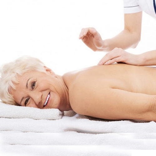 Cách massage cho người bị tai biến tại nhà hiệu quả 