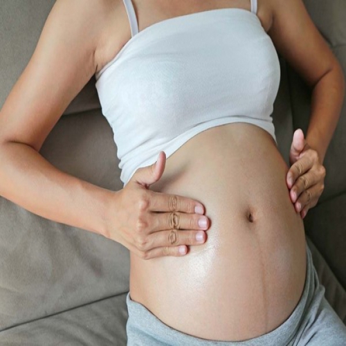 Cách massage bụng bầu bằng dầu dừa giúp ngăn ngừa rạn da
