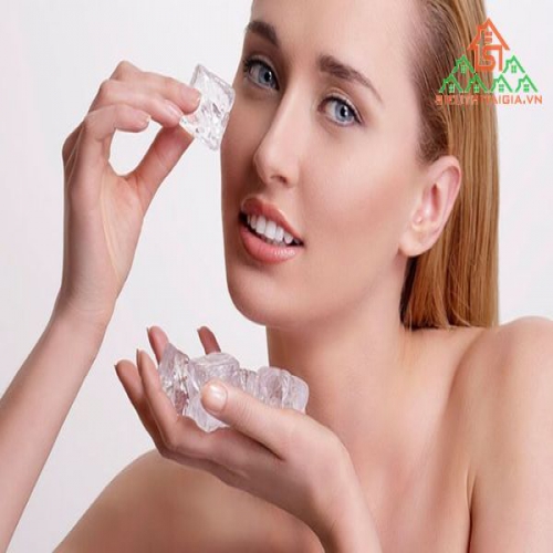 Cách massage mặt bằng đá lạnh, mật ong, dầu oliu hiệu quả bất ngờ
